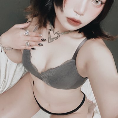 ⚠️只有這個帳號⚠️ ✝️🖤✨安安我叫安安|20010701|庫洛米推|肉&車&漂亮&偶爾碎唸|獨立音樂、金屬、EMO、哈扣|不約不聊色|不太回推和私訊|歡迎抖內💖🫶🏻|IG:ann.wu_|連結看更多漂亮無碼安安:https://t.co/ZRJ1VZdAJA