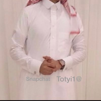 تروقَ ليَ العُزلة كثيراً فَ لآشيء في الخارج سِوى تفاهااتَ سَئِمت روحيَ مِن ضجيجهاا