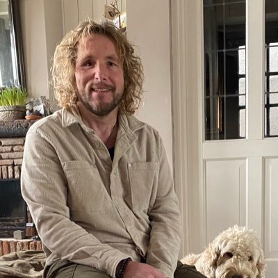 Als acteur, schrijver en storyteller/spreker heb ik een eigen en wat andere andere visie op psychose de oorzaken, berust op eigen ervaringen en onderzoek.