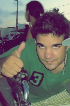 #Sou egoista, Sarcástico, ironico, sincero, impaciente e um pouco inseguro. Cometo erros, sou um pouco fora de controle e as vezes dificil de lidar..