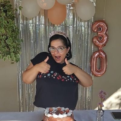 CindyQuenutt's profile picture. Quanto mais purpurina, melhor! 💫