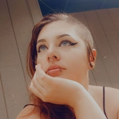 • She/They •
Gundam Enthusiast •
Queer •
Nerd •