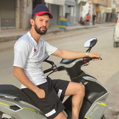 IslemZekoura's profile picture. 