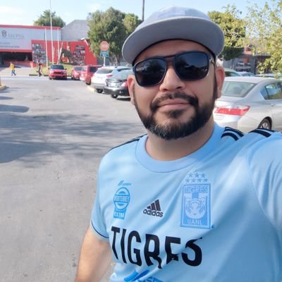 antoniote's profile picture. Inteligente, atractivo, interesante, sexy, pero sobretodo, modesto.