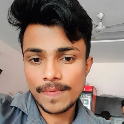 ख़ुदा तौफीक़ देता है जिन्हें, वो यह समझते हैं,
कि ख़ुद अपने ही हाथों से बना करती हैं तक़दीरें।