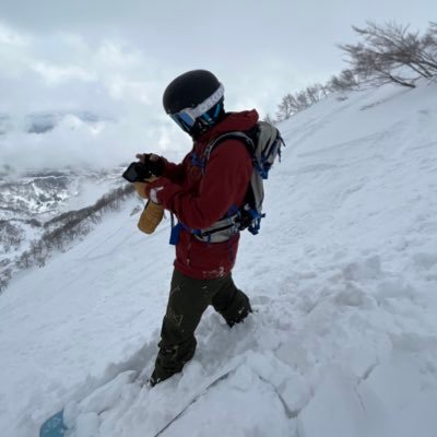 NursemanでありながらSnowmanそしてどこぞやのバンドのギター弾き…全国の皆さま無言フォロー失礼します。気軽にフォローください… 愛車はforester、ウェアは[ak]、主に群馬/志賀高原/新潟エリアに出没。 snow on leaves.the beautiful season has past.