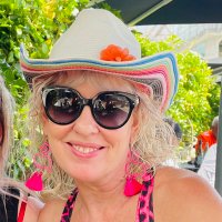 Lisa (@lisatickledpink) 's Twitter Profile