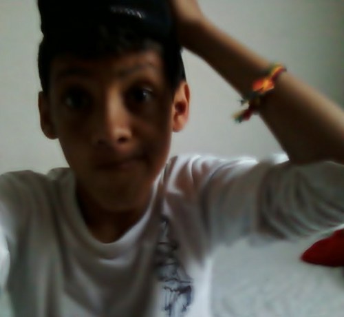 12 anos ,totalmente bipolar da @annieandrads tourino ,Feio, sem rumo.Cara de pau , doritos , ovomaltine , Apenas da @Luanapinheiroo_ *-*