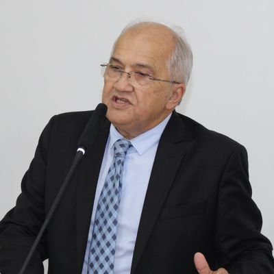 Cristão, filho, esposo,pai, avô, médico a mais de 40 anos e Prefeito eleito por três vezes (atual mandatário) em Iguatemi, MS, amante de animais e da cultura Py