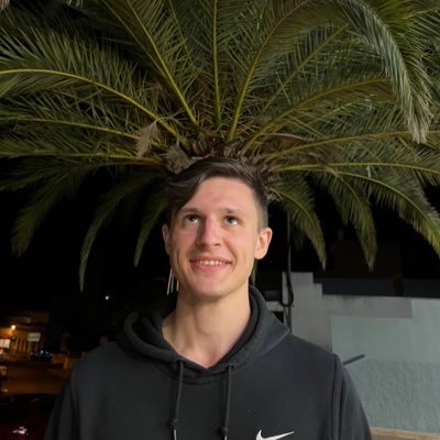 karol_root's profile picture. iOS developer 🍏