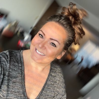 Misty_Dwn's profile picture. Passionately Curious | Hopelessly Optimistic