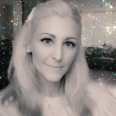 JadeMariesimps2's profile picture. 