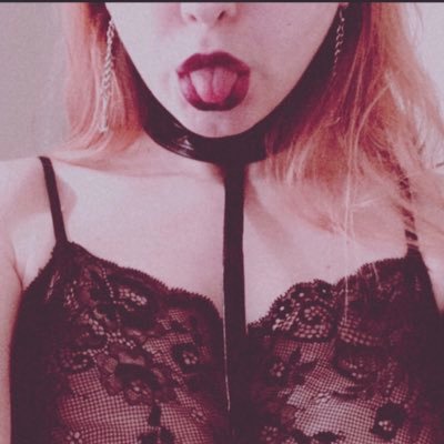 Docile mais capricieuse et surtout vénale 💎Soumise expérimentée, TDS, camgirl, nudeuse 🎀Offrande + DM 🎀 @demoniaqueadele compte dom | FR/EN 🍬