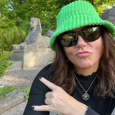 ponderingpdwn's profile picture. Freelancing translator/writer blogging about life, travel, and health.