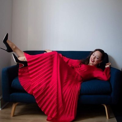 I'm a high-school teacher turned opera singer from Sydney, Australia. Ta-Da!