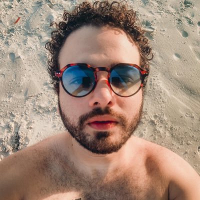 fotógrafo, faixa preta em cerveja, crossfiteiro não praticante e carnavalista. se você for cliente, desconsidere a maioria dos tweets.