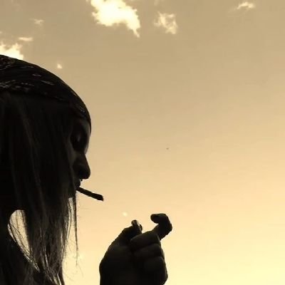 zingarazingaraa's profile picture. Y si morimos y hay un cielo, me escaparé del infierno
Y te haré el amor en una nube en honor a nuestros recuerdos.