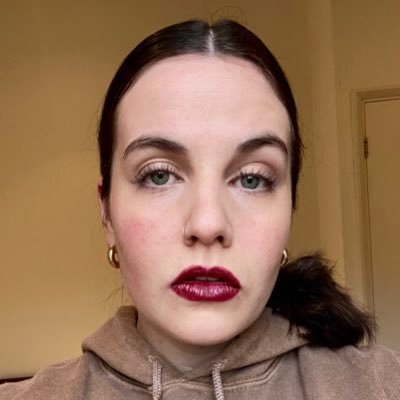 Hola soy flor, este es mi cuarto usuario de twitter, la cuarta es la vencida