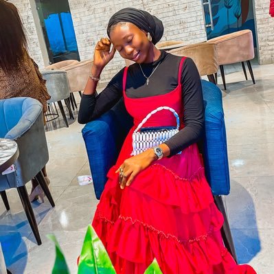 Deejat15's profile picture. I’m Khadijat 🌸🌹 …..Proudly muslimah💯 .... @Igmo-rin-sola Chelsea fans for life 💯