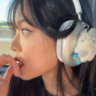 anaelivros_mp4's profile picture. eu e meus livros