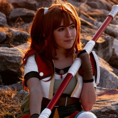 She/Her. 29. Freelance localization editor by day, cosplayer by night. Editor of @LuminaTales. Xenoblade, Pokemon, Tales Of, Kiseki, FFXIV. (📸 @MadsterPhoto )