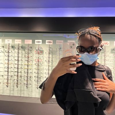 IG:evelyn_ tchissola // she/her // twenii // pt-eng //🇦🇴