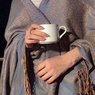 كيفَ لاافتقد وجودك،وقد كنتَ جُزء من يومي، ربي ارحمهُ وارضَ عنّه واجبر كسر قلبي على فراقه ياالله🥺💔