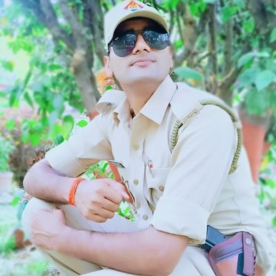 उत्तर प्रदेश पुलिस में कार्यरत 🚨🚨🚔🚔
जय जय श्री राम
जय श्री कृष्णा
🚩🚩🚩🚩  💯 follow Back milenga