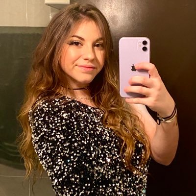 laura_bstn's profile picture. 24 | insta : laura.bastian