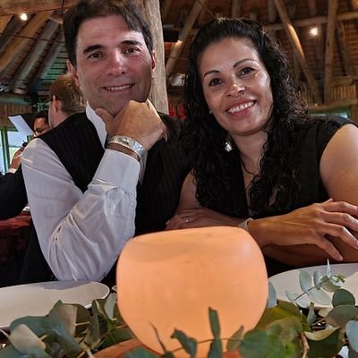 Pastor Adventista servindo atualmente no Brasil (ACSR), casado com a neuropsicopedagoga Mirian Ossuoski, pai de Sara e Raquel Ossuoski, e avô de Erick Ossuoski.