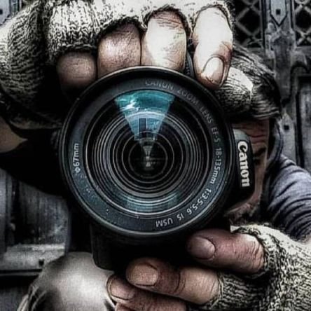 هیچ انسانی نمیداند
کدامین لحظه از زندگی اش
خاطره میشود ...