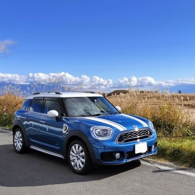 ほぼソロで山登り。日帰り、テント泊、山小屋泊、どれも楽しい。下山後の温泉と酒は欠かさない派。実家が元銭湯だったため、広い風呂じゃないとダメな体質。