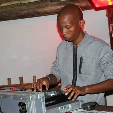 AFROMUZIK SA | DEEP & AFRO HOUSE  DJ | TOTAL KNOCK OUT CONCEPTS| FOR BOOKINGS : 0663408656