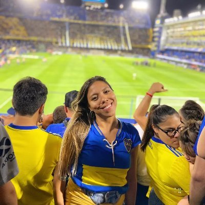 Una chica que lleva el control remoto (Literal y sin querer) a todos lados. Mis amores Boca y la Gretu