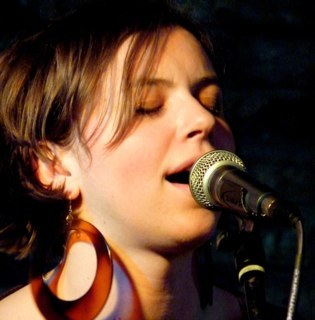 Amanda_CarrollE's profile picture. Traveler, teacher, performer, and faitheist.