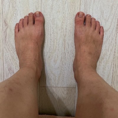 160/55 ，28歲。本人清秀，雲林自住，喜熊。主玩搔癢挑逗取精 ，喜歡肉胖肥身材跟厚實敏感的熊掌，怕癢敏感的可以享受到酥麻癢的快感，習慣是脫光大字型捆綁蒙眼→搔癢取精→射後責，但如果：（1）完全不怕癢皮糙肉厚（2）太過怕癢又忍不了一點，以上兩者這樣的玩法可能不適合你。可以互玩，本人side敏感體質，不10