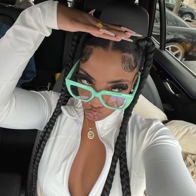 I play alot 🤧Novels when I'm not playing.. yup that's all🥴