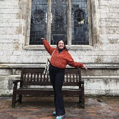 Postdoc at Royal Holloway, University of London on civic pageantry and reading the materials of performance | still loves disguise | she/her 🍂📚🏐