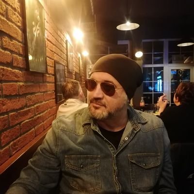 igorzuna's profile picture. Četiri P. Porodica-prijatelji-psihologija-politika.