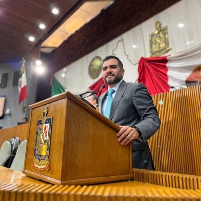 Diputado Local, abogado, esposo y padre. Apasionado por la música, el trabajo en mi comunidad, las carreras de F1 y el mezcal tradicional