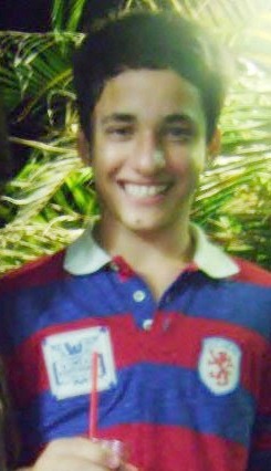 ''Muitos tentam entender o amor, mas amar é assim, a gente simplesmente não entende, só sente.''