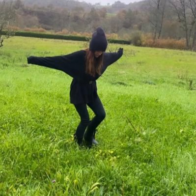 La vida no consiste en esperar a q la tormenta pase,consiste en aprender a bailar bajo la lluvia