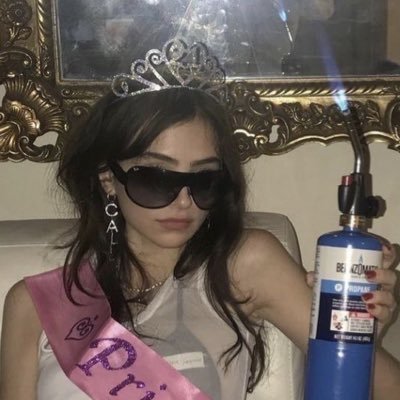 deadpoets22's profile picture. delusion is my remedy