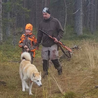 robert_ramstad's profile picture. Trivs i Skogen och naturen, Jakt med löshund är mitt kall , jagar med våra laikor - främst älg.Instagram: Jakt_i_tornedalen