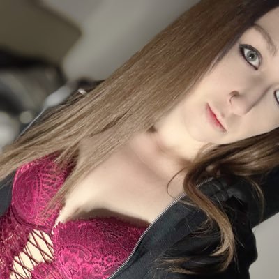 five feet and some change of fuck around & find out 😈💋🖤