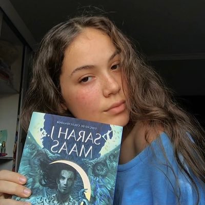 reading_geise's profile picture. 🦋| falando dos meus 789 amores literários enquanto ouço Taylor swift.