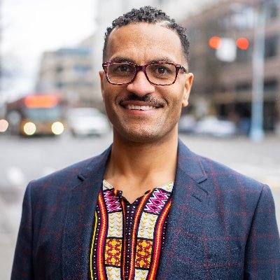 I'm Rob Saka and I'm a public school dad of three, attorney, justice reform advocate, Air Force Veteran, and candidate for Seattle City Council District 1!