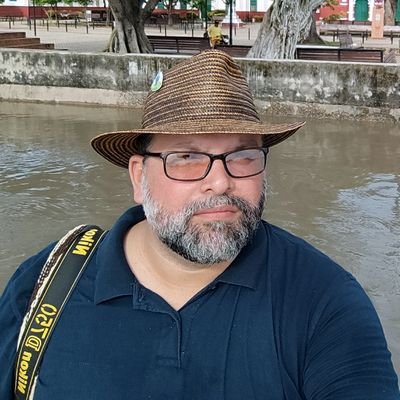Fotógrafo Documental,
Observador de Aves,
Ambientalista,
Tecnologo En Gestión de Procesos Logísticos,
Guia Profesional,
Maestro en Artes Visuales en Proceso