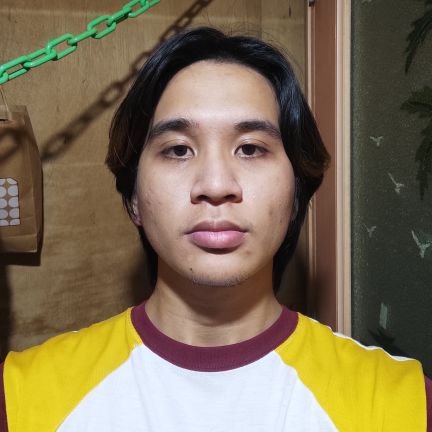 AskMeHow02's profile picture. it's not symmetrical or perfect, but it's beautiful, and it's mine 🌹