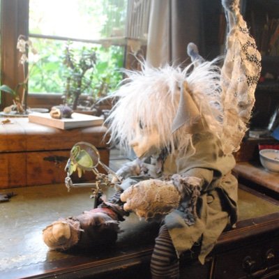 Maker of clay & needle felted creatures of woodland & the Faery Realm with a few curiosities inbetween...